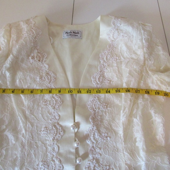 Nah Nah Ivory Lace overlay top - Picture 5 of 9